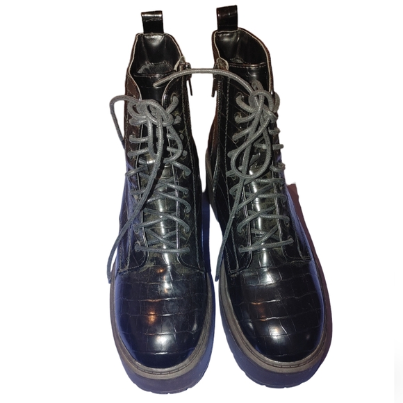 Forever 21 Leather crocadile looking Booties - Picture 1 of 5